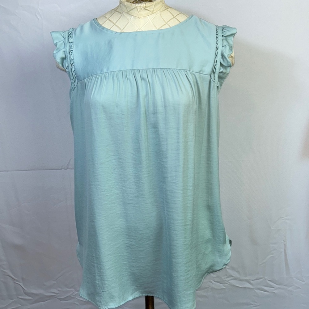 Loft sleeveless Top Size Medium Light Blue High Low Excellent Condition